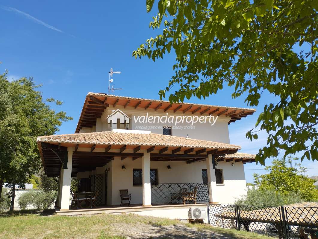 Large stunning villa with central heating and space for a guest apartment, Bixquert, Xativa