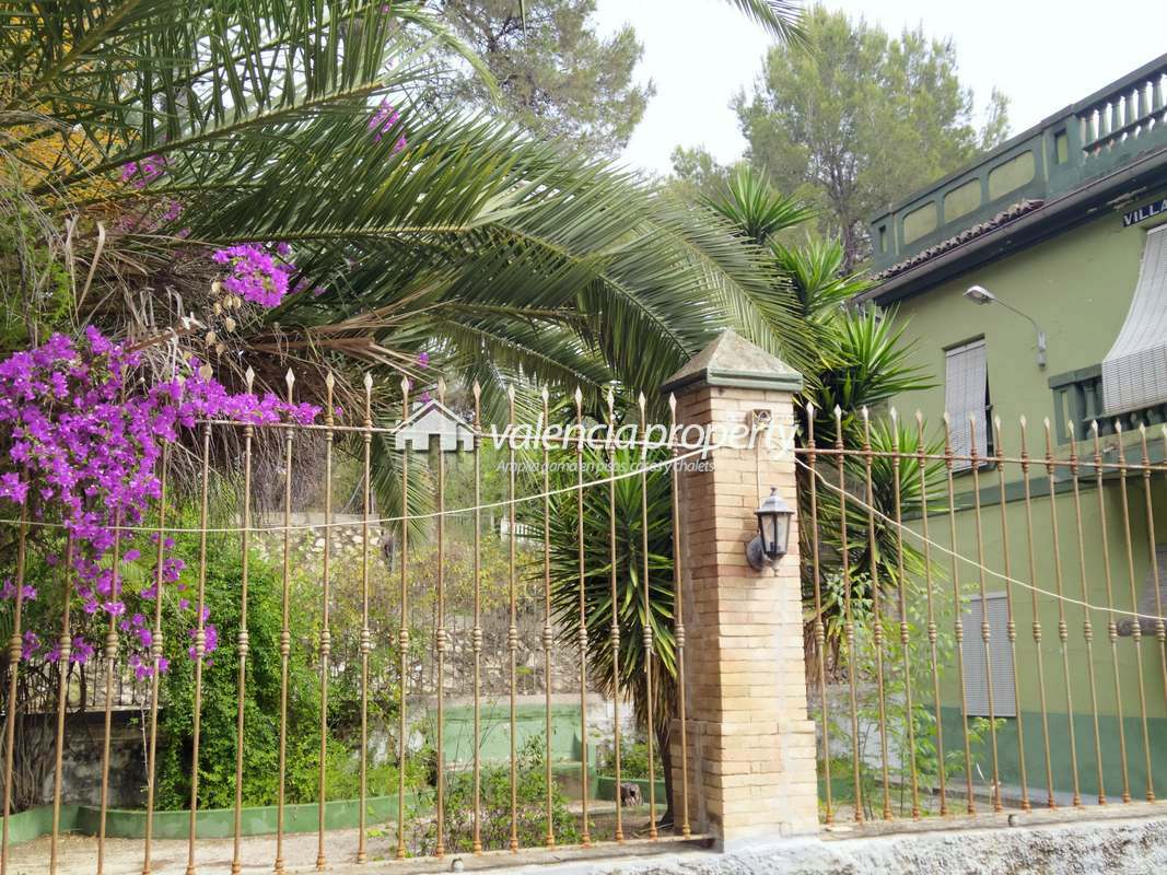 For lovers of Houses with Character: Traditional 100-year-old country house on 4.000m2, Xativa ( Valencia)