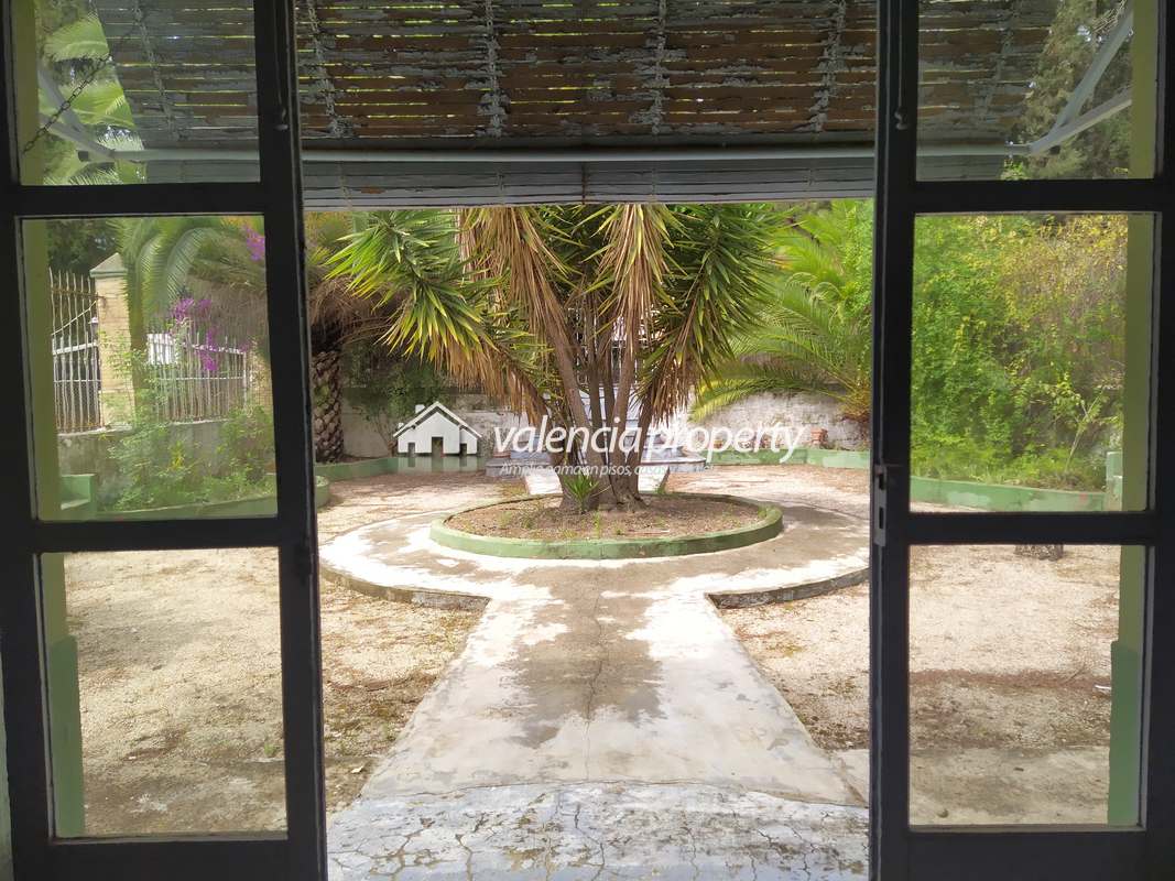 For lovers of Houses with Character: Traditional 100-year-old country house on 4.000m2, Xativa ( Valencia)